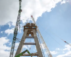 MOST NAD WISŁOKIEM: Pylon ma już 92 metry wysokości. Wykonano już 70 proc. prac (WIDEO)
