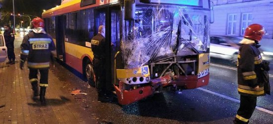 Zderzenie autobusu MPK i samochodu osobowego w Rzeszowie (ZDJĘCIA)