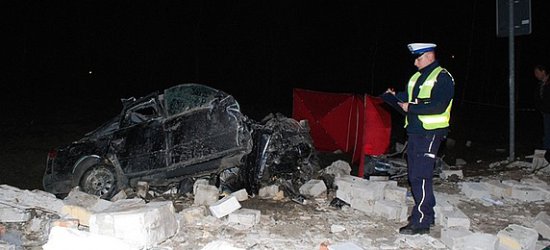 Śmiertelny wypadek w Baryczce. Kierowca audi nie żyje (FILM, ZDJĘCIA)
