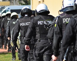 REGION: Policjanci z rzeszowskiej prewencji przygotowują się do interwencji na stadionach (FILM, ZDJĘCIA)