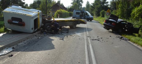 Tragiczy wypadek w Hyżnem. Kierowca BMW nie żyje, cztery osoby ranne (ZDJĘCIA)